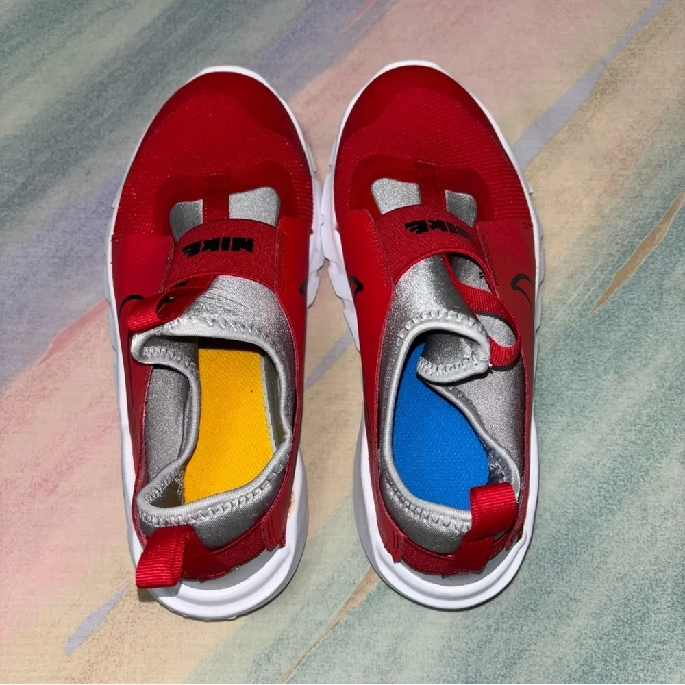 Nike Flex Runner 2 (GS) Slip On Sneakers. University Red size 7Y / women’s 8.5